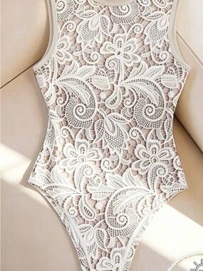 NEW! Women’s Lace Print Bodysuit S/M